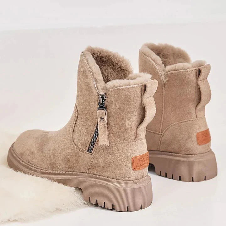 Damskie buty z cholewką z futra i wzorzystą podeszwą