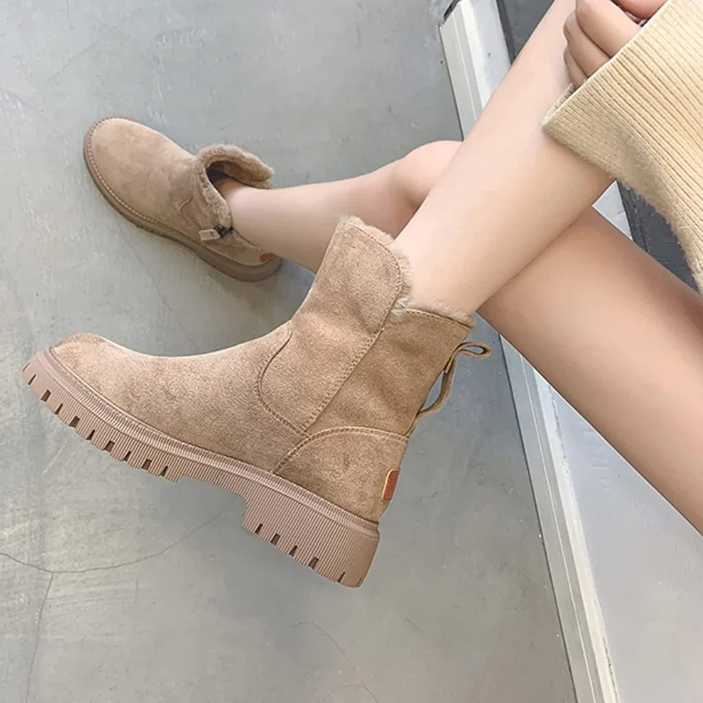 Damskie buty z cholewką z futra i wzorzystą podeszwą