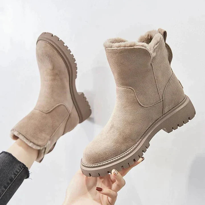 Damskie buty z cholewką z futra i wzorzystą podeszwą