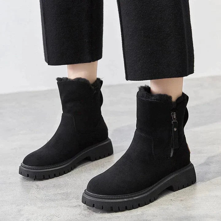 Damskie buty z cholewką z futra i wzorzystą podeszwą