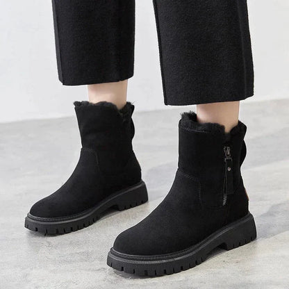 Damskie buty z cholewką z futra i wzorzystą podeszwą