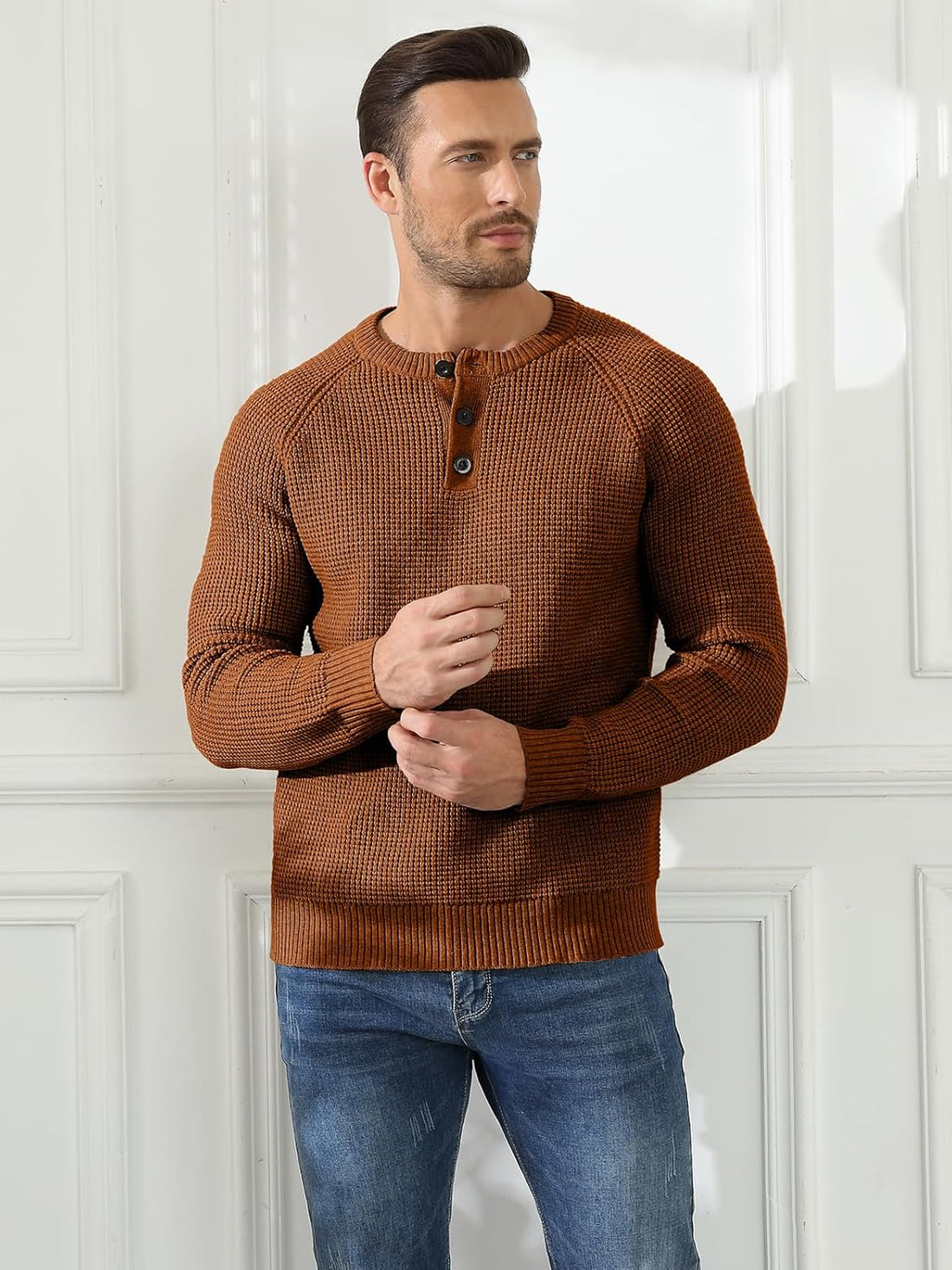 Męski sweter pullover z okrągłym dekoltem i guzikami przy szyi